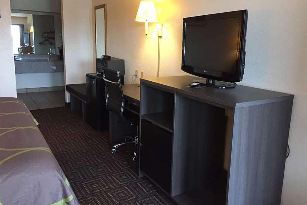 Super 8 By Wyndham Seguin Hotel Værelse billede