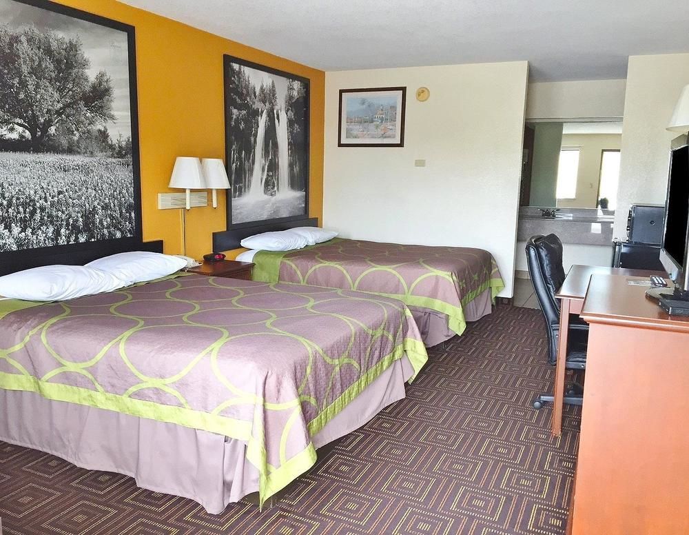 Super 8 By Wyndham Seguin Hotel Eksteriør billede